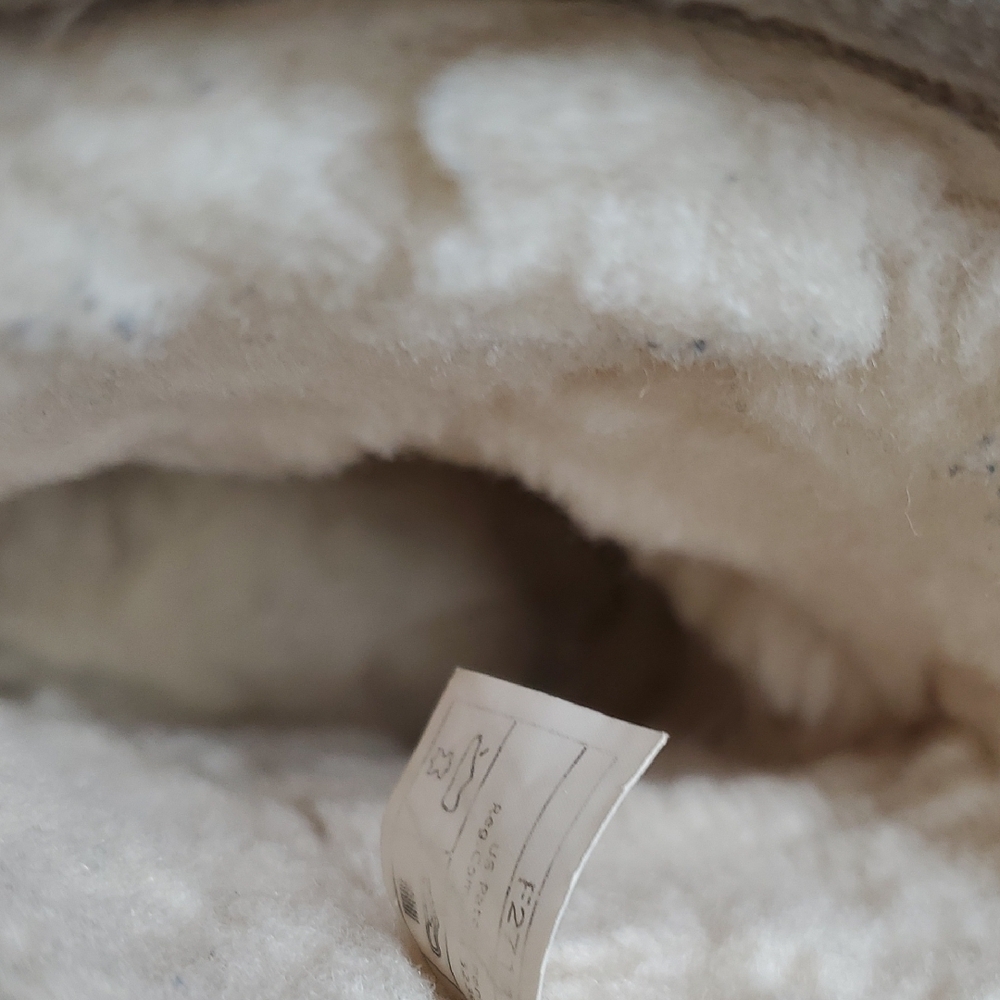 UGG Cream Suede Boots - 5 - Picture 11 of 13